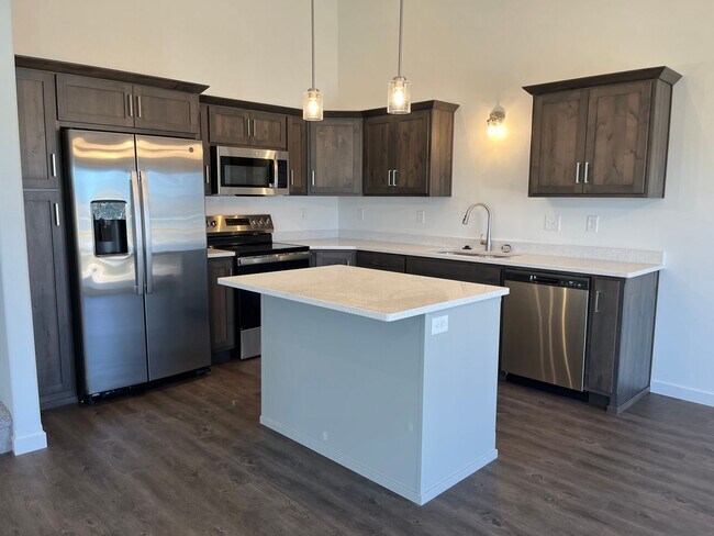 Building Photo - 3 Bed 3 Bath Townhome