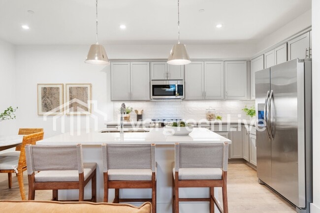 Building Photo - 129 Leggo Ave