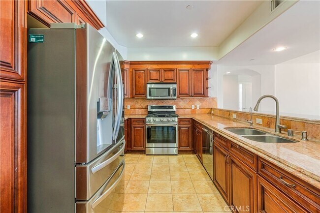 Building Photo - 1835 S Barrington Ave