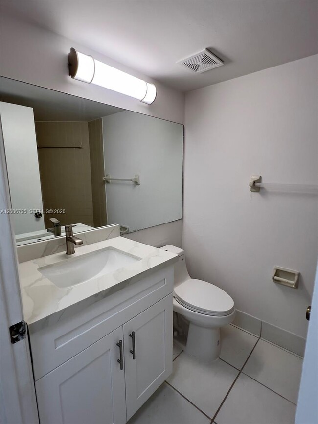 Building Photo - 216 Lake Pointe Dr