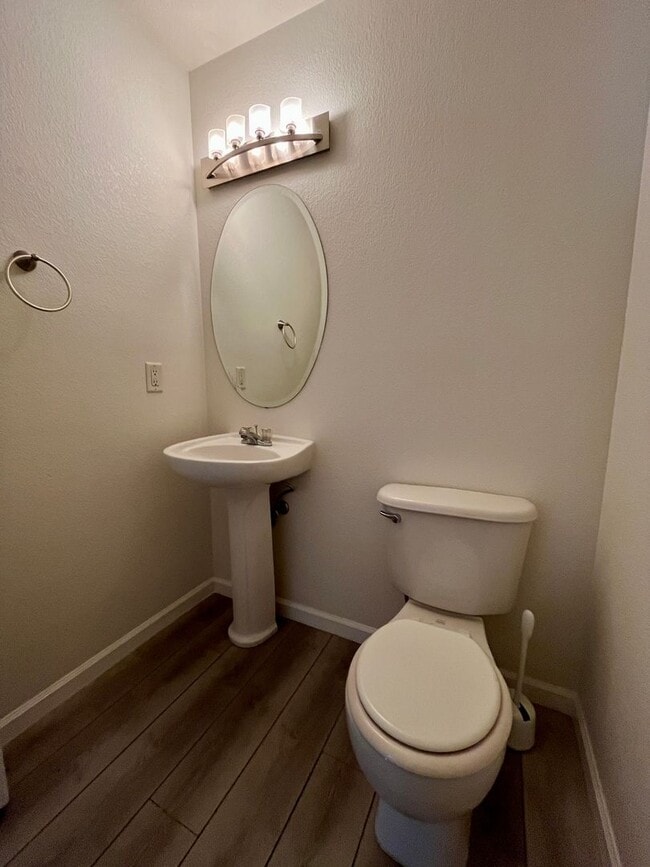 Building Photo - Adorable 3 story, 3BR/3.5BA Townhome w/ detached garage!