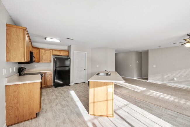 Building Photo - Spacious 4 BR, 2.5 BA, Master BR on Main, Conveniently Located Between Greenville and Spartanburg