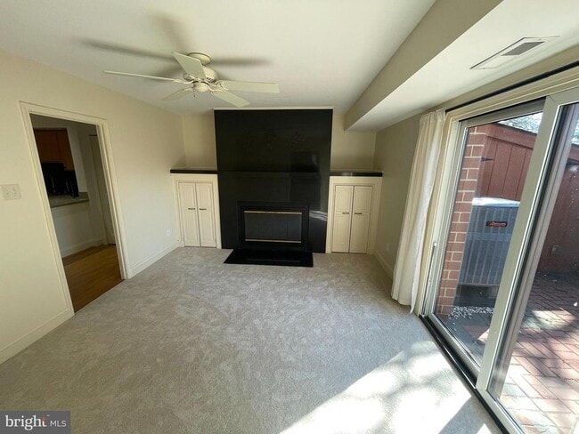 Building Photo - 301 Worthington Dr