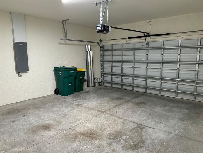 Building Photo - 167 Baytree Dr