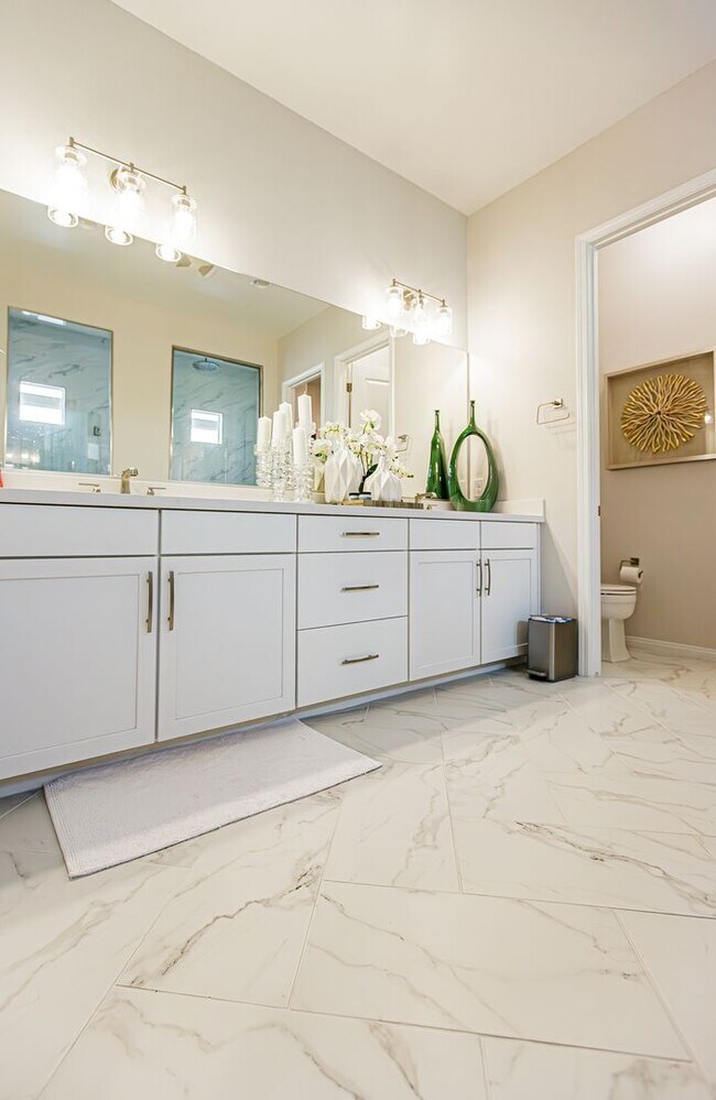 Building Photo - One Story Model Home