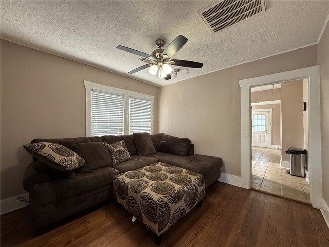 Building Photo - 2519 Paul Quinn St