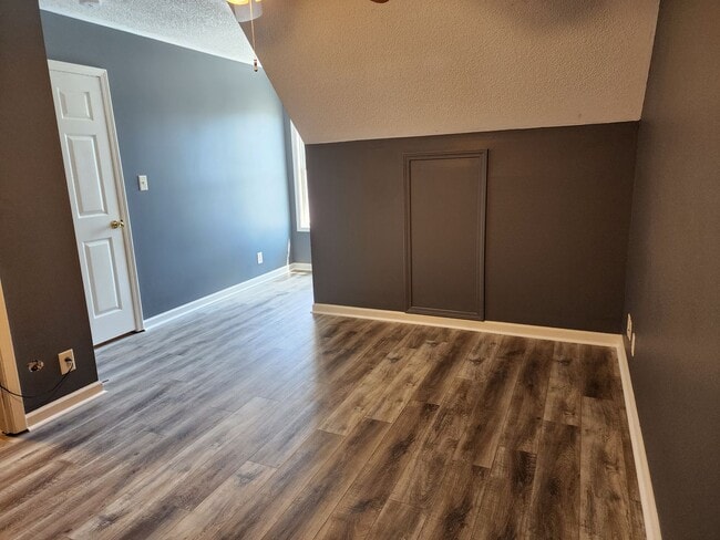 Building Photo - Pet Friendly Three Bedroom with Bonus!