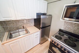 Building Photo - 119 Menores Ave