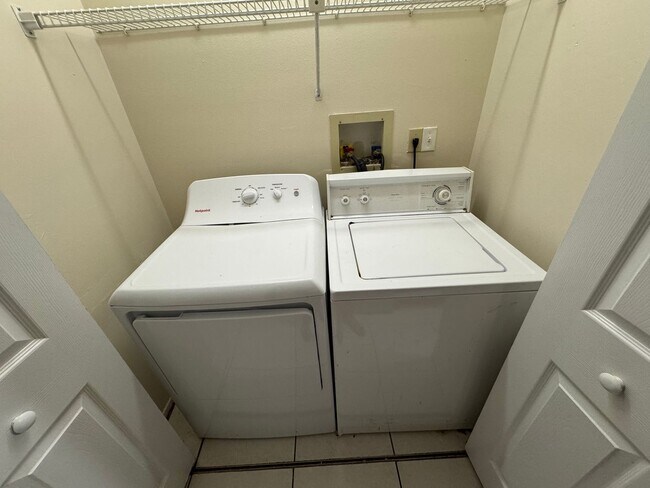 Building Photo - Charming 3 Bedroom, 2 Bathroom Home in Winter Park!!