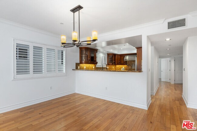 Building Photo - 1246 Armacost Ave