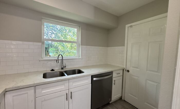 Building Photo - 3028 Francis St