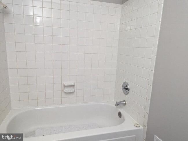 Building Photo - 1076 Spring Valley Ct