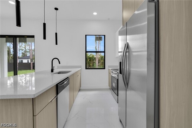 Building Photo - 3202 21st St W