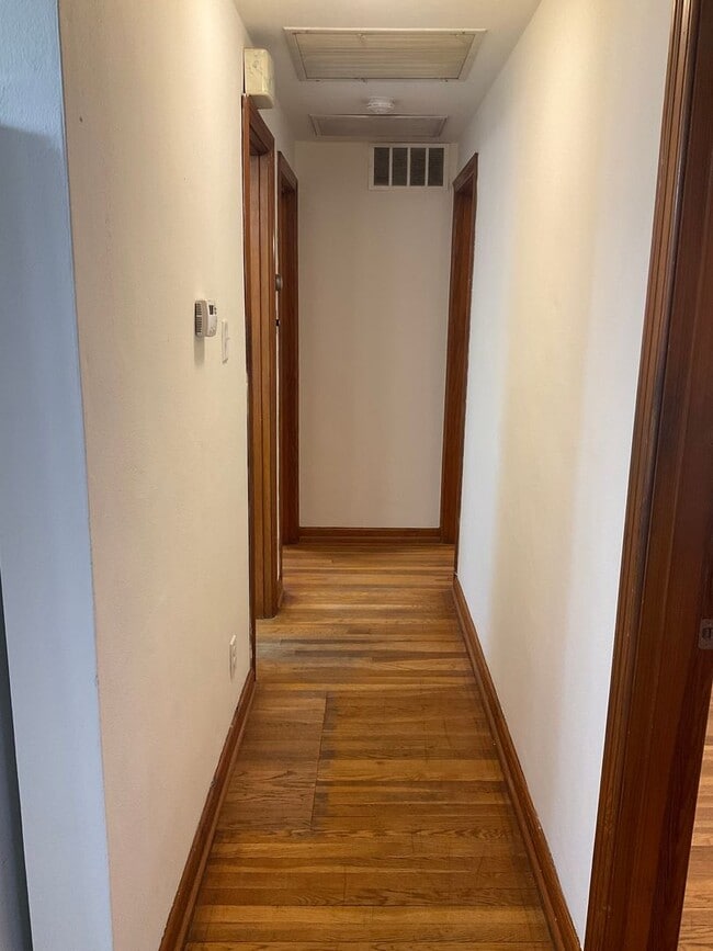 Building Photo - 207 W Hwy 50