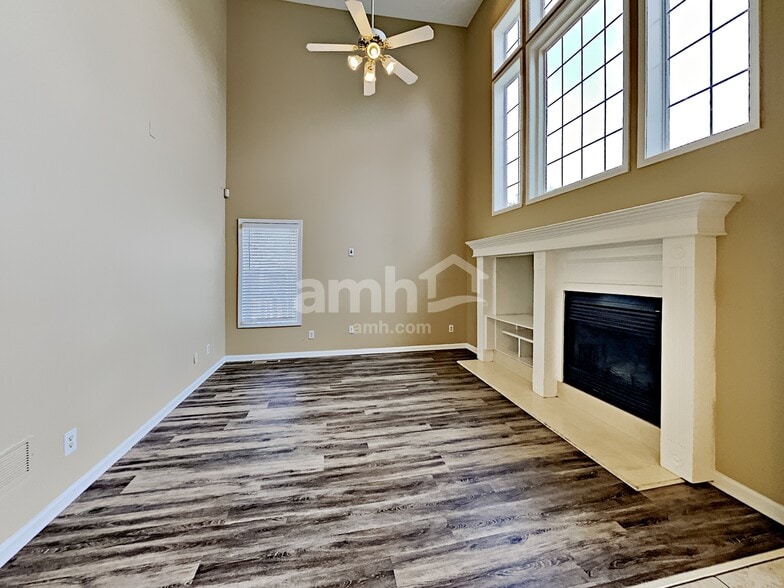 Building Photo - 1454 Chamirey Dr SW