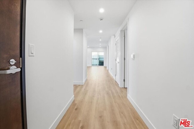 Building Photo - 1820 Prosser Ave