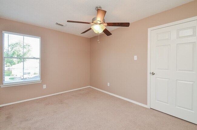 Building Photo - 17327 Davenway Dr