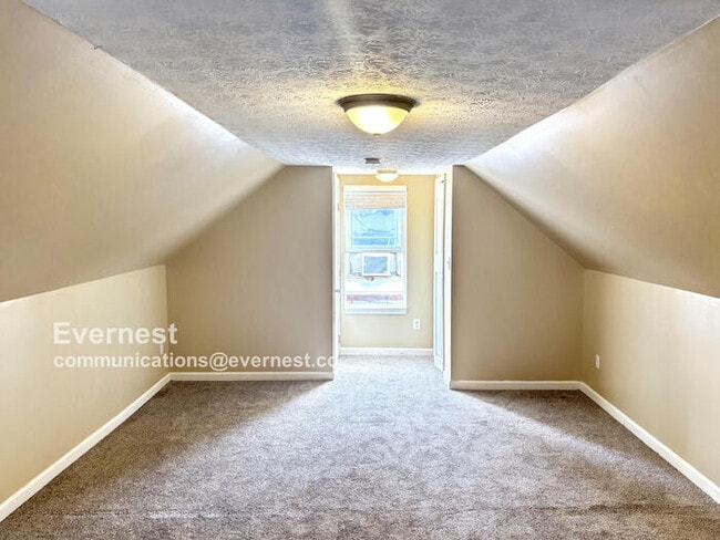 Building Photo - 471 Whitethorne Ave