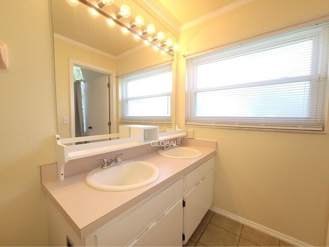 Building Photo - 3BR Orlando Home with Community Pool in Deer Creek Village