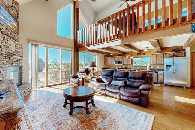 Building Photo - 760 S Creekside Dr