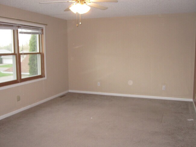 Building Photo - 2213 Namekagon St