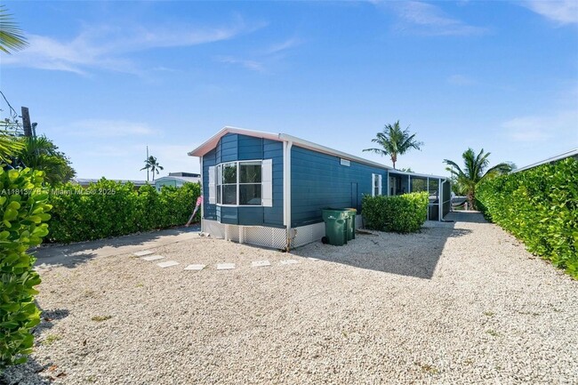 Building Photo - 648 E Palm Ave