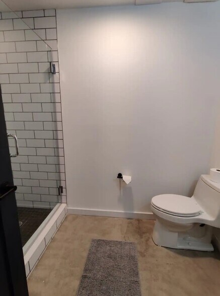 Building Photo - 1417 N Hope St