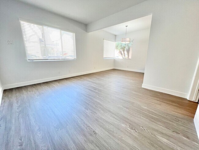 Building Photo - Modern 2 Bedroom Peninsula Gem Steps from the Shore