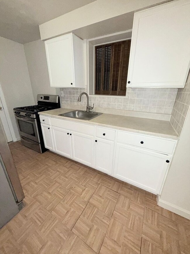 Building Photo - Spacious 3BD/1BA Single Family Home