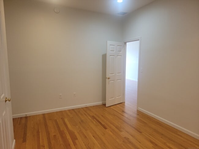 Building Photo - 1094 Main St