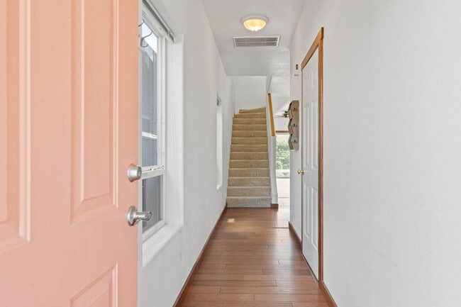 Building Photo - Charming 3-bdrm/2-bath Slender Home in Roseway. Fenced backyard, 1-car garage