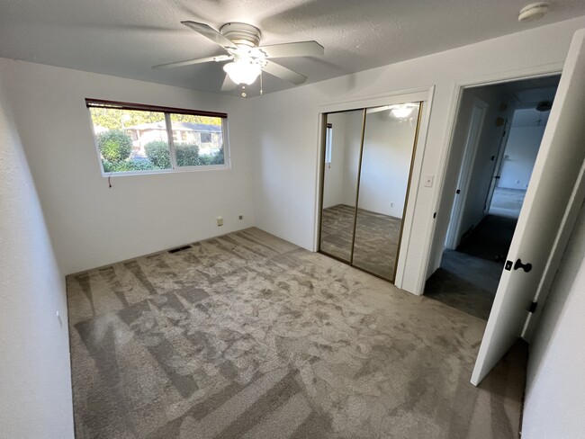 Private Room that is being rented - 10409 NE 130th St