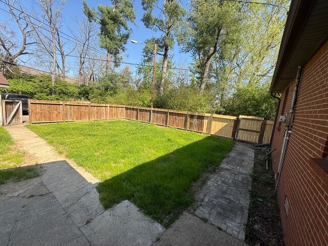 Building Photo - Prime Nashville Location with Comfort & Convenience