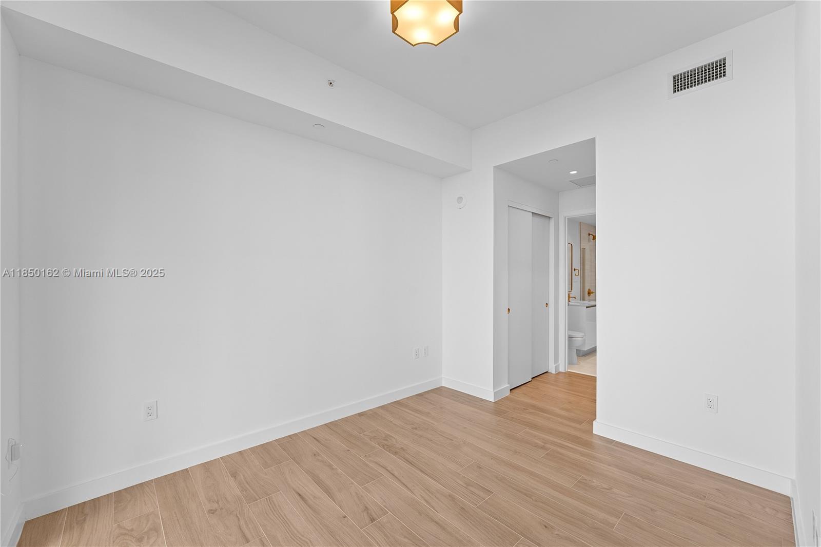 Building Photo - 2678 Tigertail Ave