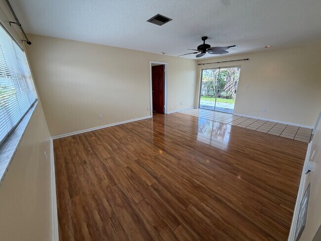 Building Photo - Indialantic 2 Bedroom Home with 2 car garage!