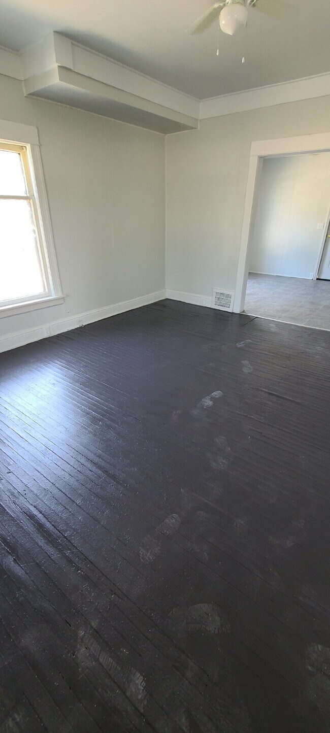 Building Photo - Spacious 4-Bedroom Home in Prime Flint Location