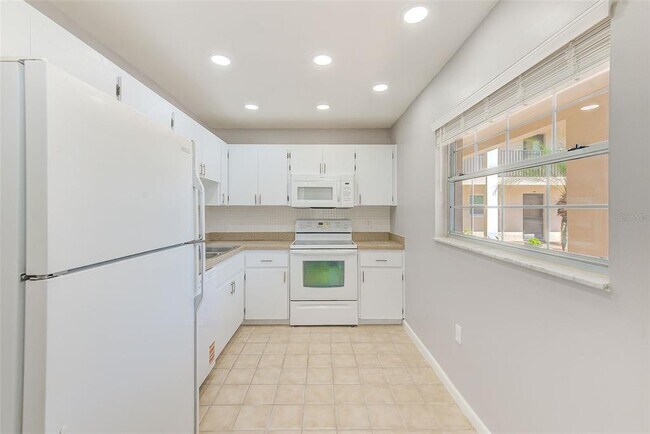 Building Photo - 10280 Imperial Point Dr W