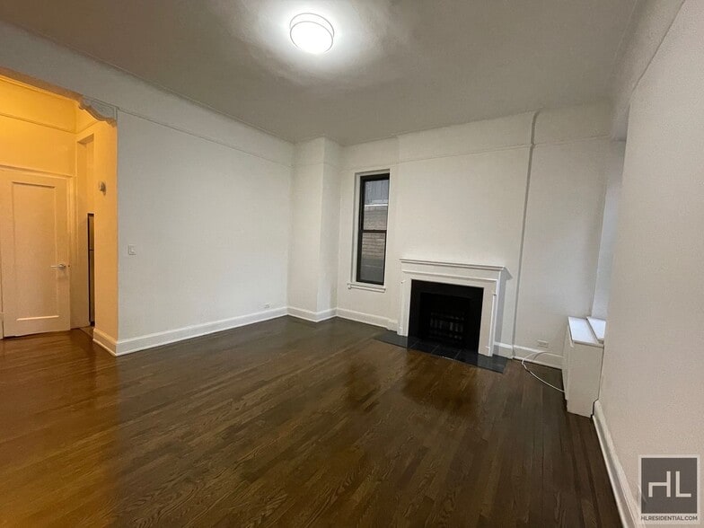 Building Photo - E 81st St