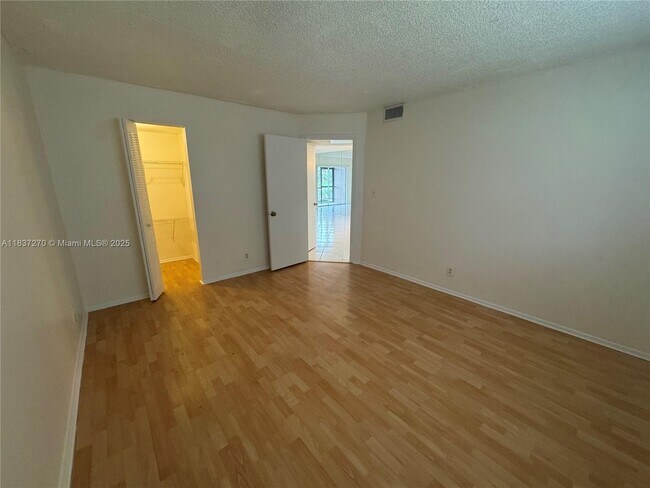 Building Photo - 8051 S Colony Cir