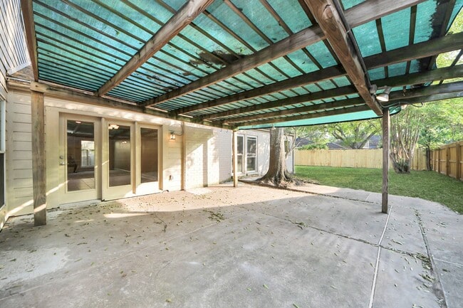 Building Photo - 11923 Briar Forest Dr