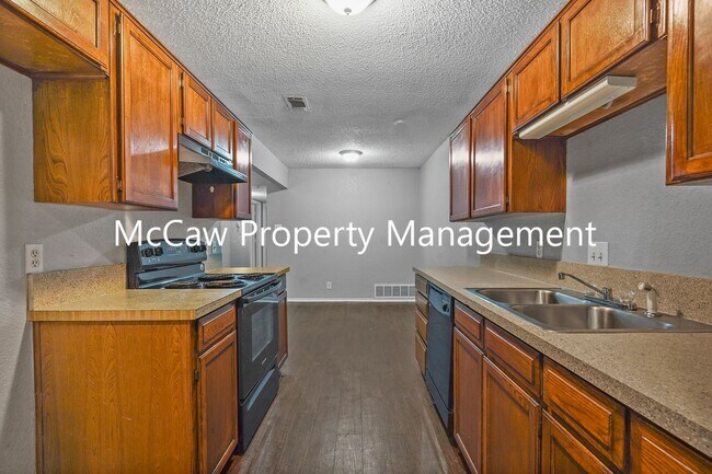 Building Photo - Spacious and Sparkling 2/1 Duplex in Fort ...