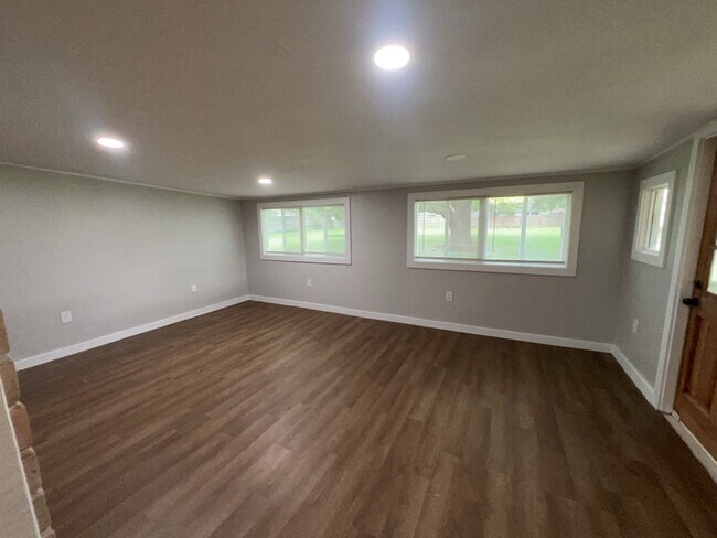 Building Photo - 30707 Martens Rd