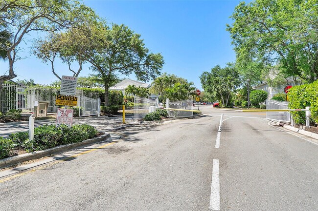 Building Photo - 9914 NW 56th Pl