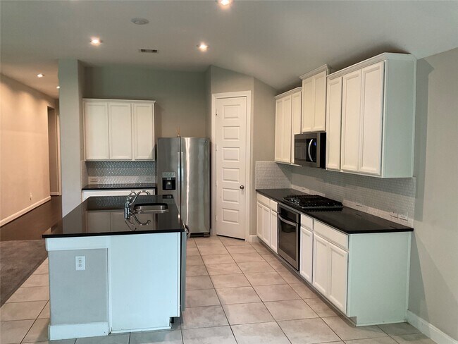 Building Photo - 907 Daffodil View Ct