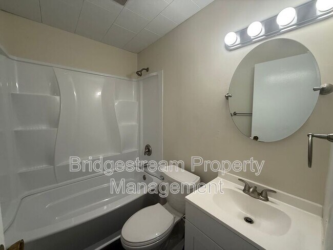Building Photo - 4352 Sunray Rd