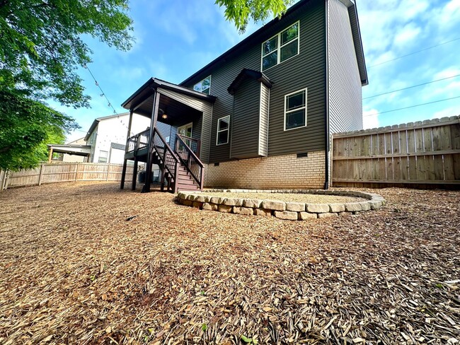 Building Photo - 1040 Harrison Way