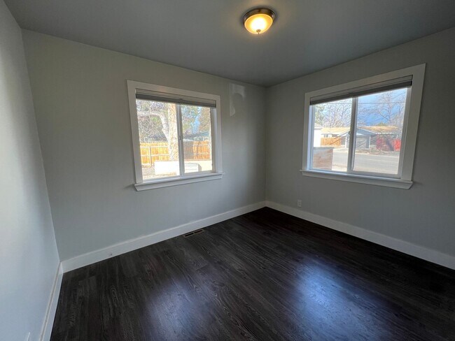Building Photo - 3 bed 2 bath Harvey Park, Corner Lot