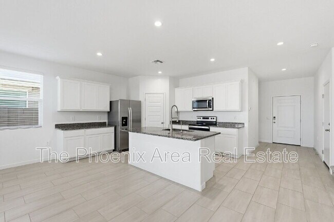Building Photo - 2761 W Seaver Ave