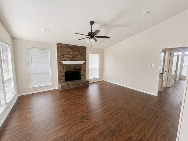 Building Photo - 3125 Tudor Ln