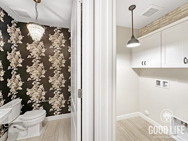 Building Photo - Stunning 3Bd/3.5Ba Home in Irvine w/Large Patio, Modern Design and 2 Master Suites!